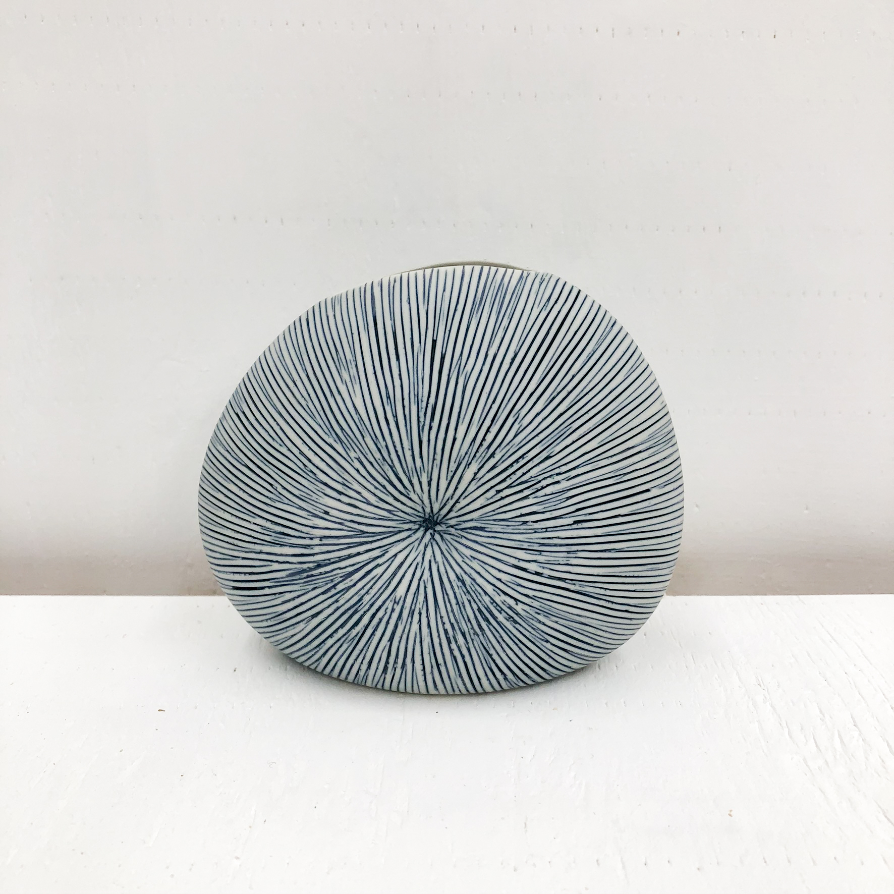 Diva Round Mini S Handmade Vase empty - Blue/White