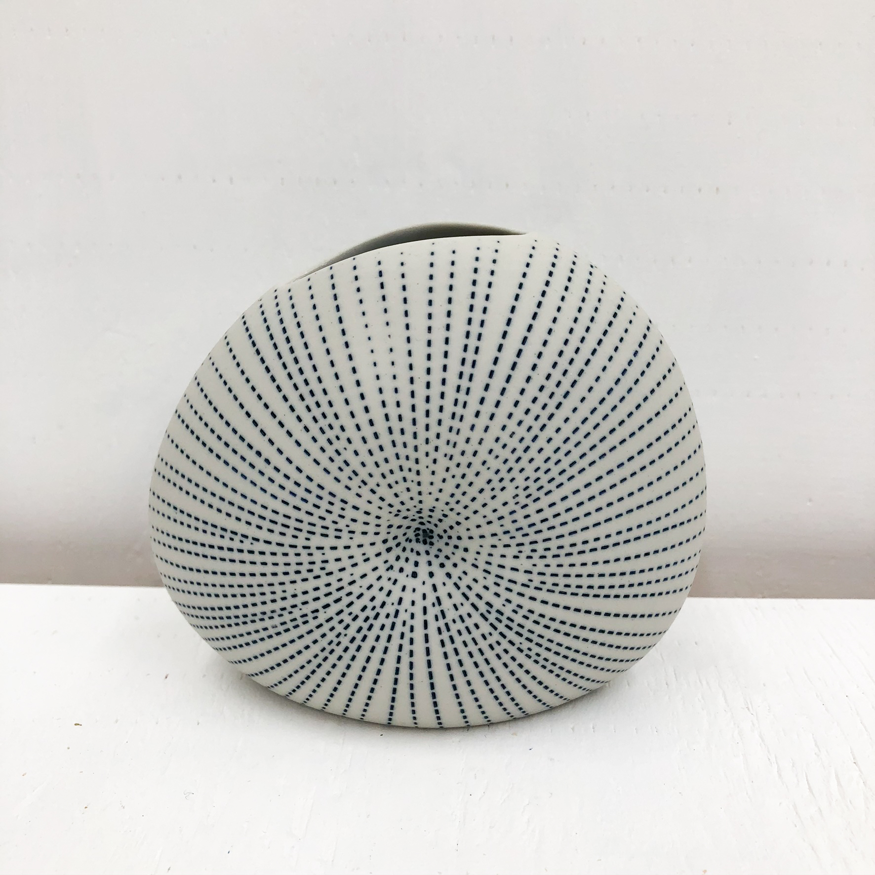 Diva Round Mini S Handmade Vase White & Blue Dots