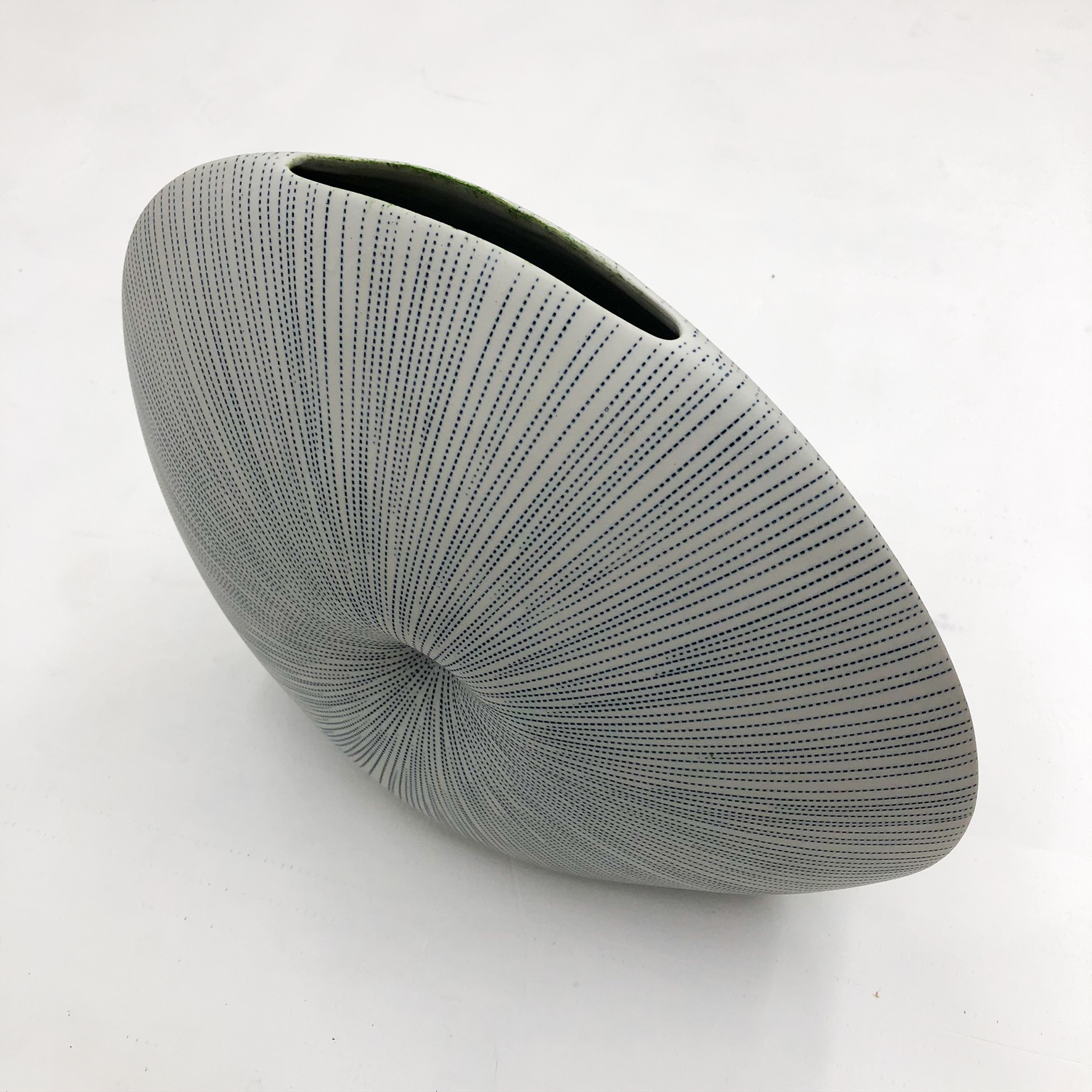 Diva Round S Handmade Vase - top view