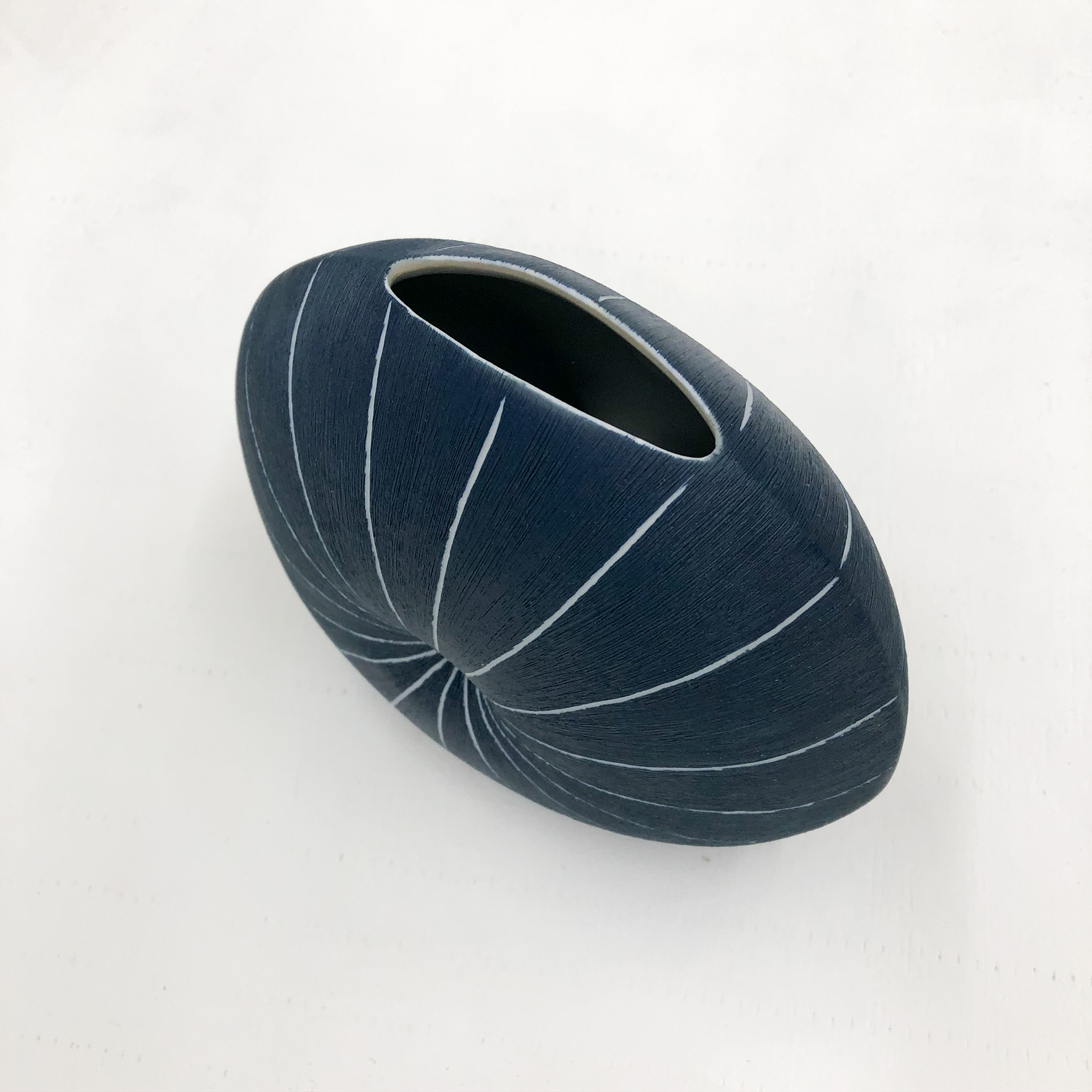 Diva Round Handmade Vase