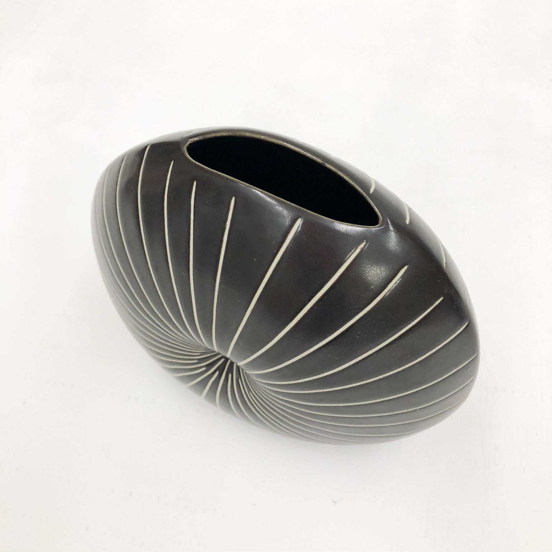 Diva Round Handmade Vase - Brown Stripe - Top View
