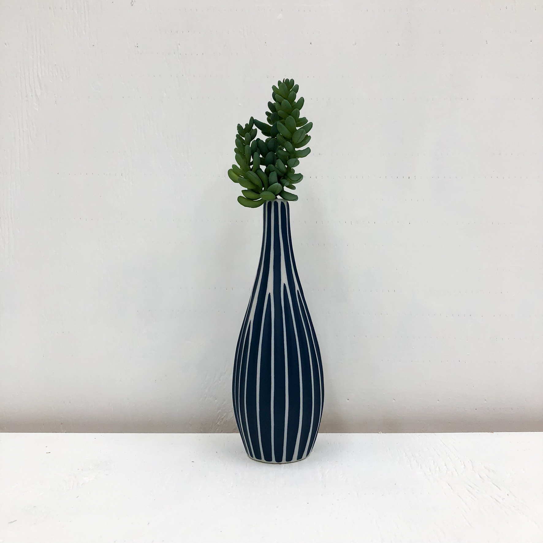 Modo Mini Handmade Vase - White & Navy